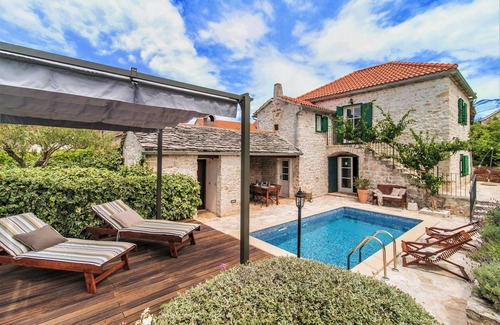 Mirce Villa | Villa Maruka: original 19th century stone villa by local hosts