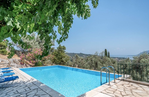 Lygia Villa | Villa 'Melikokia' with Sea View, Wi-Fi and Air Conditioning