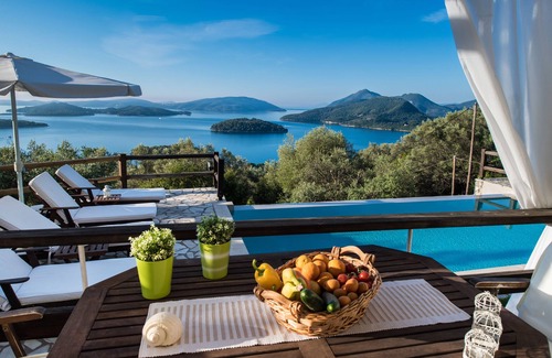 Perigiali Villa | Villa Meliti - stunning seaviews, infinity pool, privacy, close to the beach