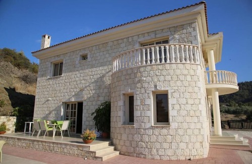 Kato Pyrgos Villa | Villa Melyia