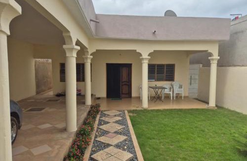 Agbodrafo House | Villa meublée avec parking privé et jardin Lomé Djagblé