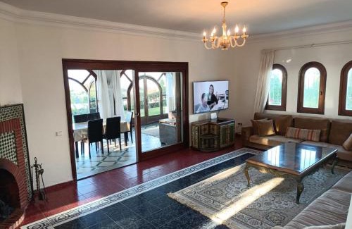 Haouzia Villa | Villa meublée face à la mer, Golf et Verdure