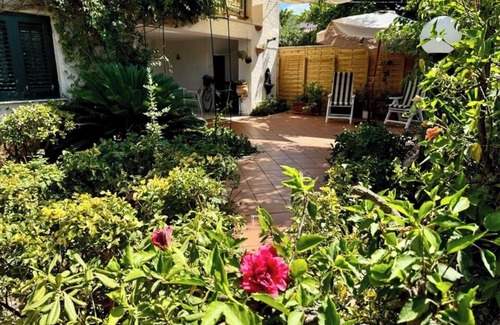 Carini Villa | Villa Mia Carini, 150 meters from the sea and 5 km airport, beautiful vintage villa