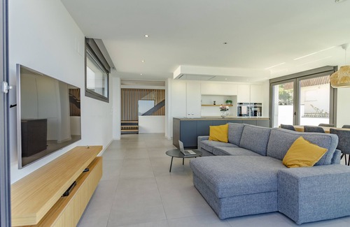 Cangas Ski Chalet | Villa Mirador da Pinela - close to Limens and Santa Marta beach