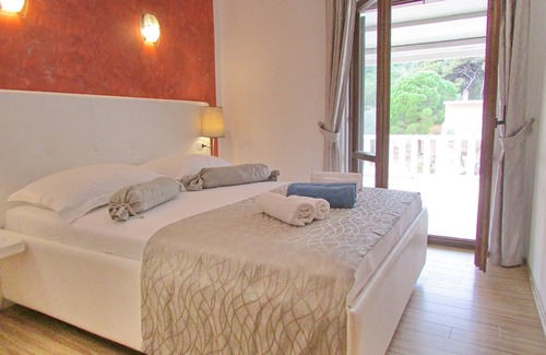 Kobas House | Villa Mirosa-Quadruple Room with Terrace
