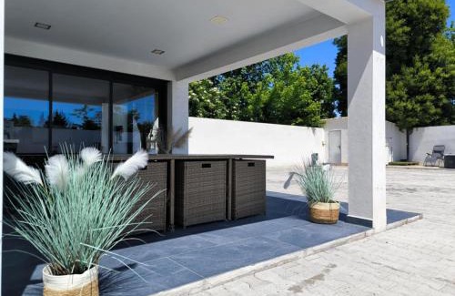 Montfavet Villa | Villa moderne climatisée, piscine billard jacuzzi