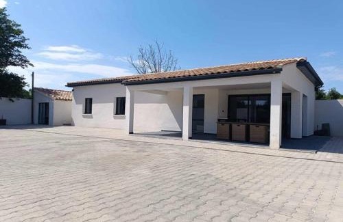 Montfavet Villa | Villa moderne climatisée, piscine billard jacuzzi