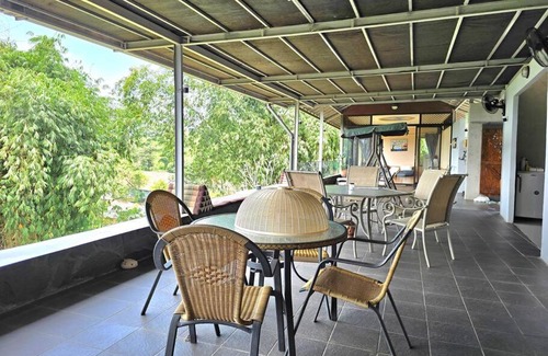 Megamendung Villa | Villa Montaview Puncak (Mountain View Cottage)