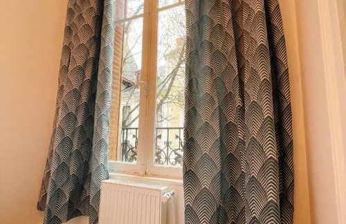 Cœur de Ville Apartment | Villa muguette - coeur de Vichy-1er étage-balcon