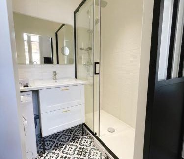 Cœur de Ville Apartment | Villa muguette - coeur de Vichy-1er étage-balcon