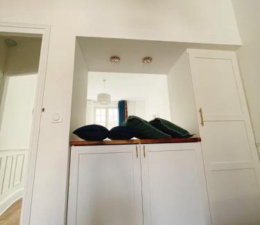 Cœur de Ville Apartment | Villa muguette - coeur de Vichy-1er étage-balcon