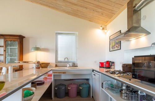Murs House | Villa Murs - 3 bed Stone villa, views of Luberon valley, pool, walk to village.