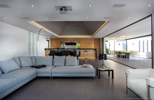 Flamands Villa | Villa My Way in Flamands by Personal Villas - Jacuzzi Overlooking the Sea