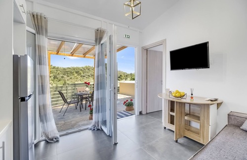 Katomerion Villa | Villa "Μyrsini" with Sea View, 2 Private Terraces, Private Pool & Wi-Fi