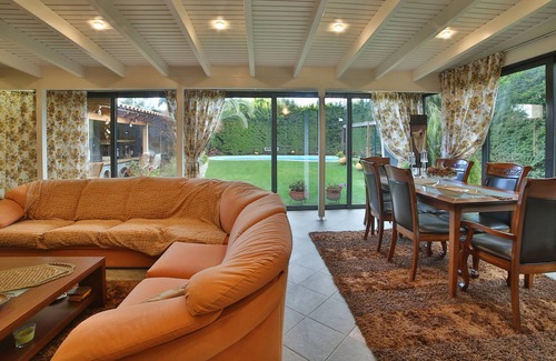 Lagonissi Villa | Villa Mythos can accommodate 12 people