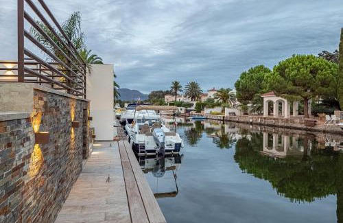 Empuriabrava Villa | Villa N15 en plein cœur de la Marina, proche de Rosas, Costa Brava