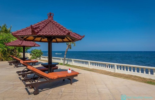 Dencarik Villa | Villa Namasté - Beachfront at Lovina 10P, Pool, BBQ