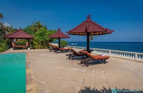 Dencarik Villa | Villa Namasté - Beachfront at Lovina 10P, Pool, BBQ
