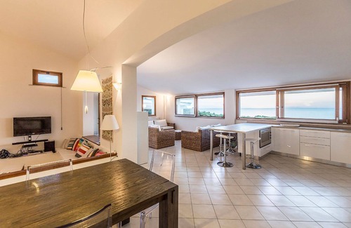 Li Junchi Villa | Villa Napius - private beach access on a sandy beach