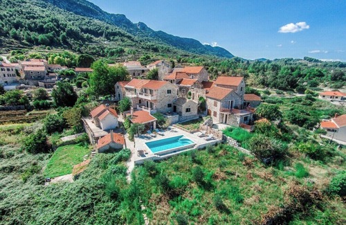 Pitve Villa | Villa Natura- private pool and spectacular view in charming Pitve