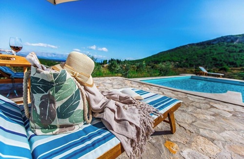 Pitve Villa | Villa Natura- private pool and spectacular view in charming Pitve