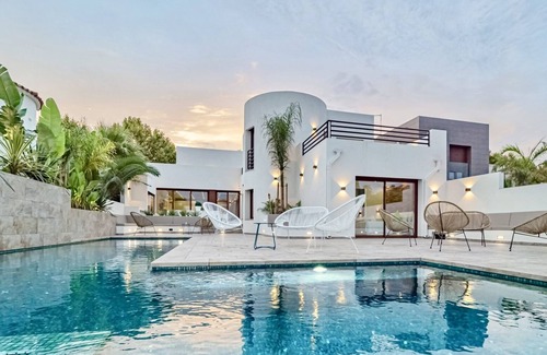 Empuriabrava Villa | Villa N°15 in the heart of the marina, close to Roses, Costa Brava