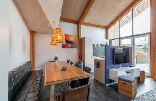 Sint Maartensvlotbrug Villa | Villa near Sint Maartenszee Beach with Jacuzzi
