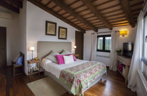 Olerdola Villa | Villa near Sitges to rent, holiday villa sitges with private pool, villa with pool sitges,villa in sitges spain