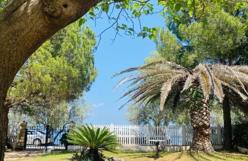Melissopetra Apartment | Villa Nefeli in front of the beach