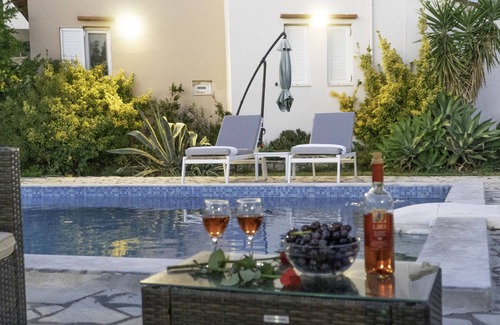 Lampini Villa | VILLA NEFELI, WITH MOUNTAIN VIEW, PRIVATE POOL AND GARDEN