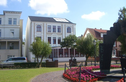 Borkum Apartment | Villa Neptun, apartment with a view of the lighthouse