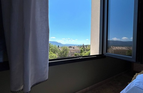 Cabrieres-d'Avignon Villa | Villa Neuve Avec vue Dégagée sur le Luberon