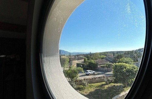 Cabrieres-d'Avignon Villa | Villa Neuve Avec vue Dégagée sur le Luberon