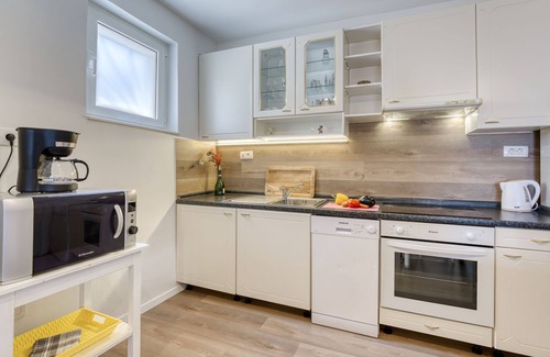 Ika Apartment | Villa Nika by Interhome