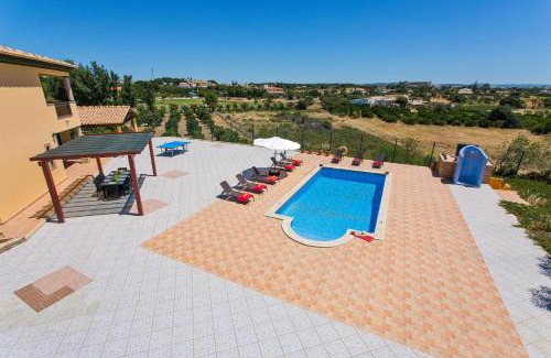 Branqueira Villa | Villa Nincha - Heated Pool - Free wi-fi - Air Con