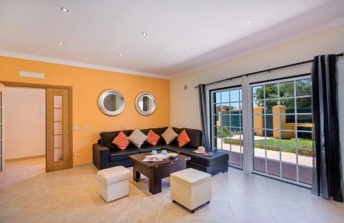 Branqueira Villa | Villa Nincha - Heated Pool - Free wi-fi - Air Con