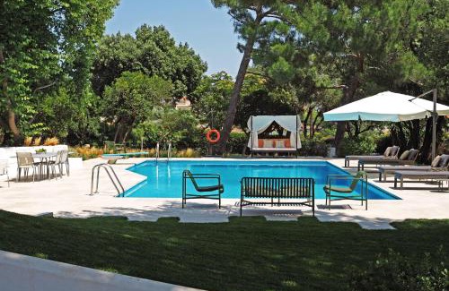 Saronikos Villa | Villa Oasis with Large Pool Athenian Riviera Lagonissi