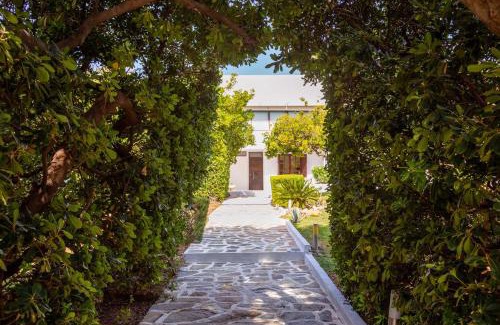 Saronikos Villa | Villa Oasis with Large Pool Athenian Riviera Lagonissi
