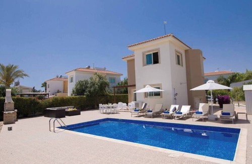 Sotira Villa | Villa Oceania 21 is located away from the hustle and bustle of nearby Ayia Napa