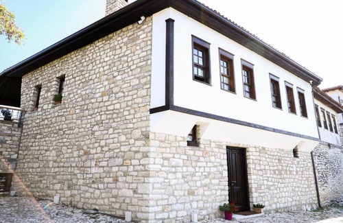 Berat Villa | Villa Oda Tomori: A Luxurious Haven in Berat Iconic Castle