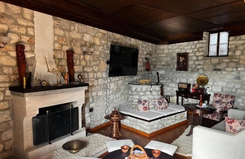 Berat Villa | Villa Oda Tomori: A Luxurious Haven in Berat Iconic Castle