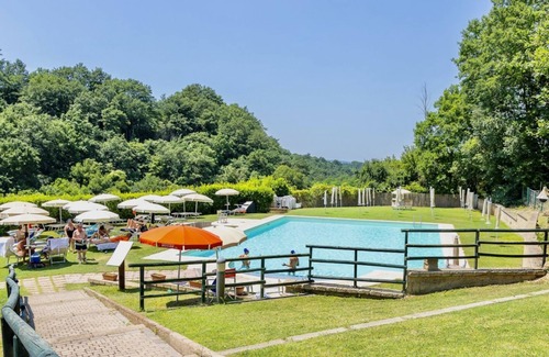 Sorano Villa | Villa of approximately 150 m2 located on the ground floor and on two levels with air conditioning, independent heating and wi fi line.Composed of a large living room with independent equipped kitchen, fridge, microwave oven, toaster, sofa and satellite t
