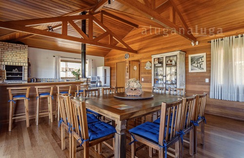 Rancho Queimado House | Villa of the Plane Trees in Rancho Queimado