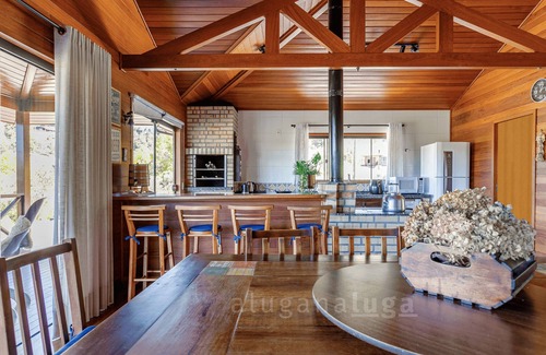 Rancho Queimado House | Villa of the Plane Trees in Rancho Queimado