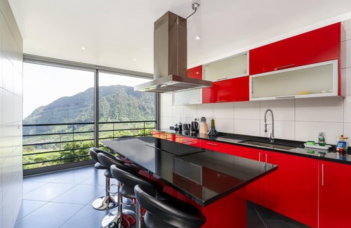 Sao Vicente Villa | Villa offering amazing views of São Vicente valley and the Atlantic Ocean.