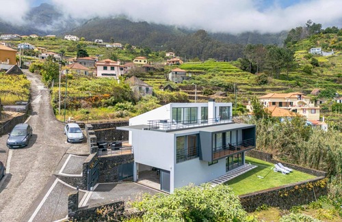 Sao Vicente Villa | Villa offering amazing views of São Vicente valley and the Atlantic Ocean.