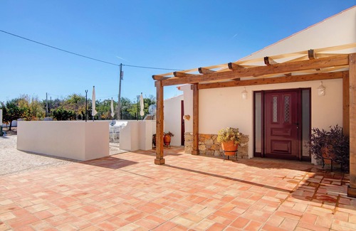 Olhao House | Villa 'Oliva AL' with Nature Views, Pool, Garden, Terrace, Wi-Fi & AC