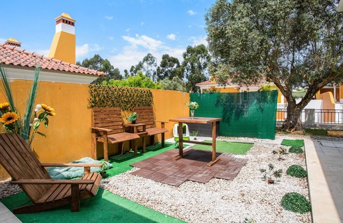 Nazare House | Villa Olives Country House with Mountain View, Pool, Terrace & Wi-Fi