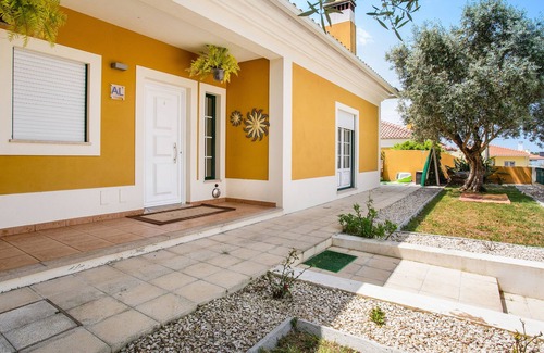 Nazare House | Villa Olives Country House with Mountain View, Pool, Terrace & Wi-Fi