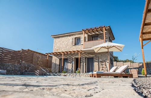 Spanokhorion Villa | Villa OMIKRON maisonette with pool 5km fromLefkada